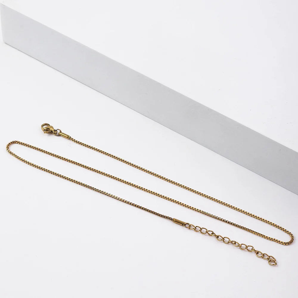 Flynn fine box chain necklace in gold