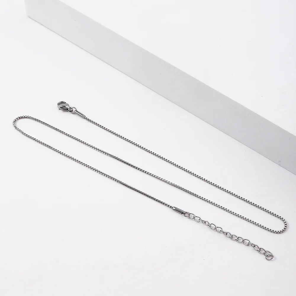 Flynn fine box chain necklace in silver