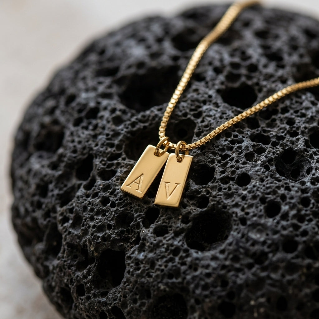 Ivy initial pendant, letter detail