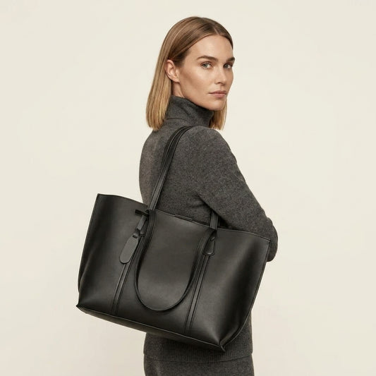 Woman carrying the Lily structured tote