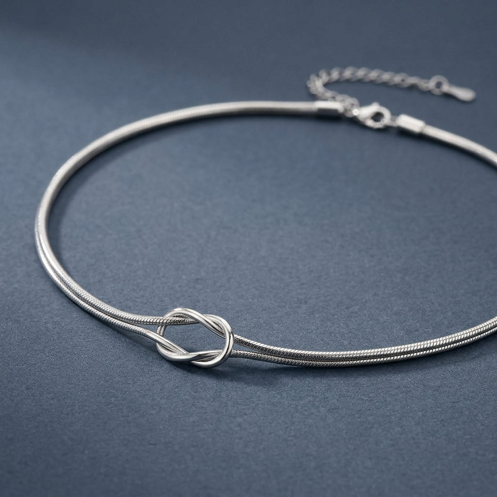 Mira silver knotted necklace detail